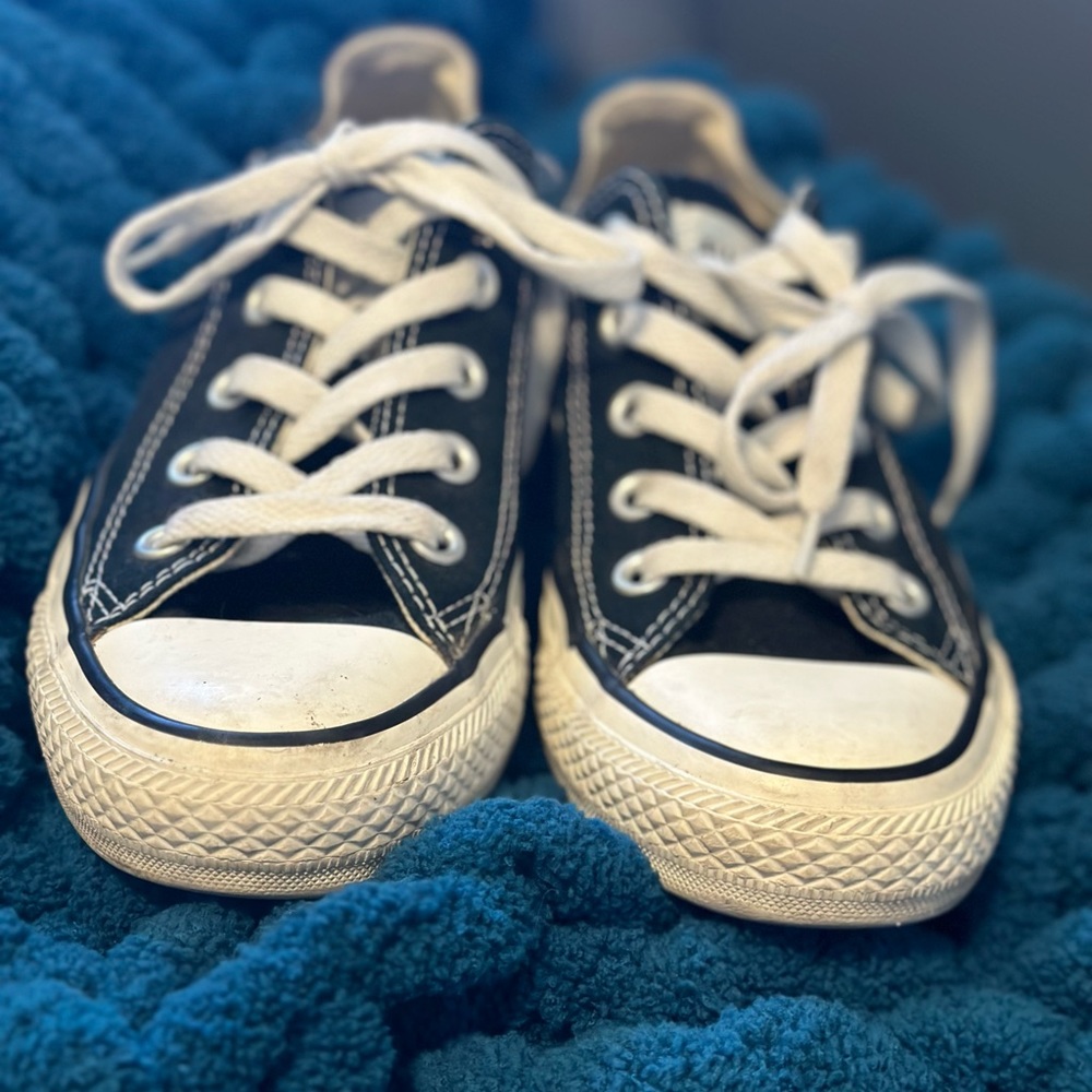 Black Converse size 6